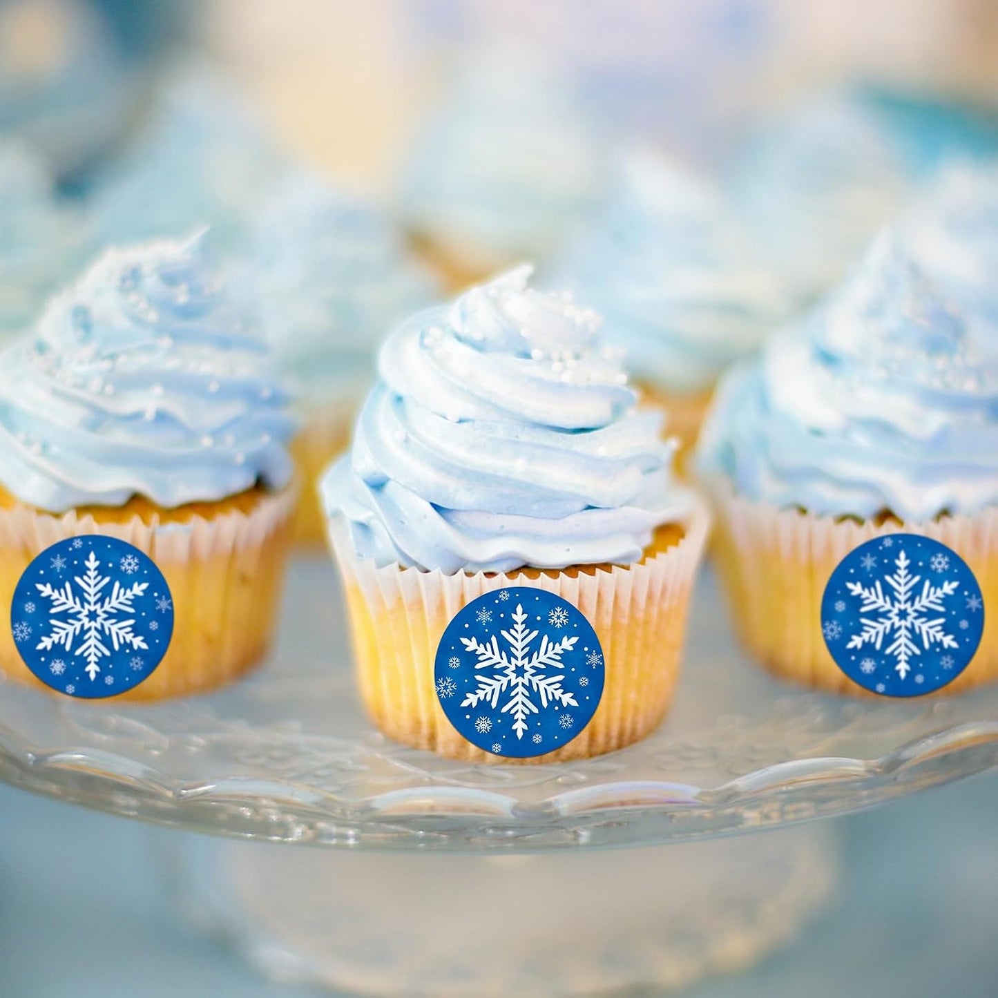 Winter Snowflake Label Stickers Roll, 1.5 inch 500 Pcs Christmas Round Stickers Blue with White Design for Holiday Cards Party Decor Craft Supplies